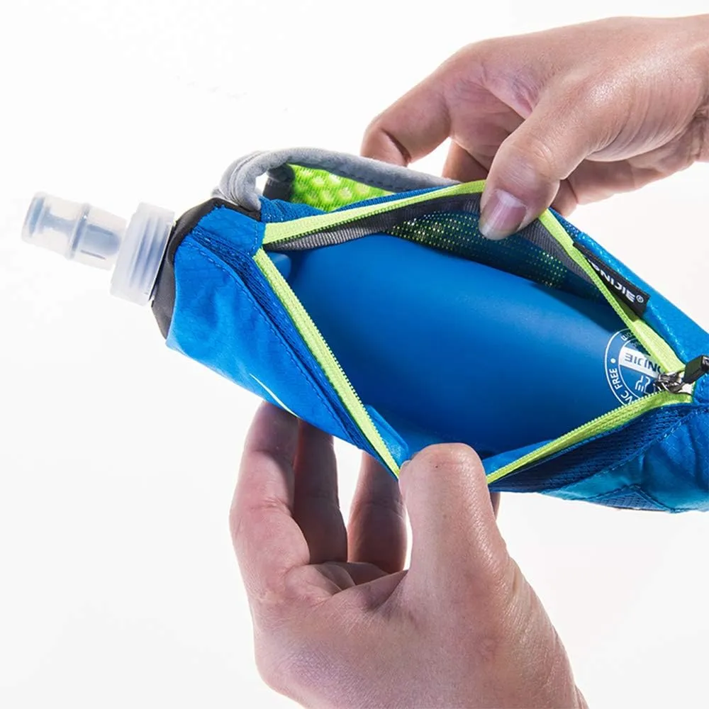 AONIJIE Quick Grip Running Handheld Water Bottle with 500ml Handheld Soft Flask Water Bottle, Adjustable Hand Strap, Quickly Squeeze Out Water, for Phone up to 5.5in (Black)
