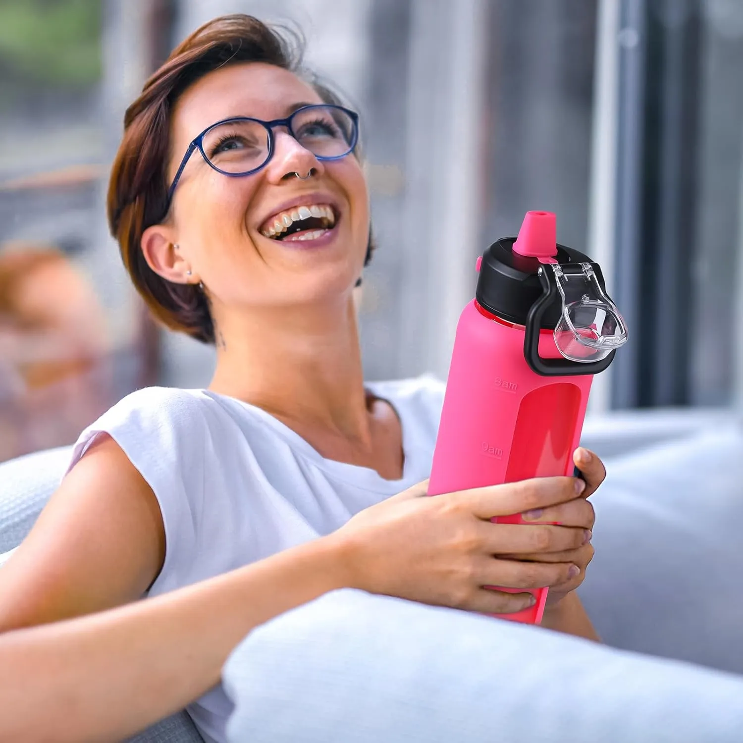 Kodrine 32 oz Glass Water Bottle with Straw and Carry Loop, One-Touch Leakproof Locking Lid, Reusable Drinking Bottle with Time Marker for Travel Home Gym Sports (Rose Red)