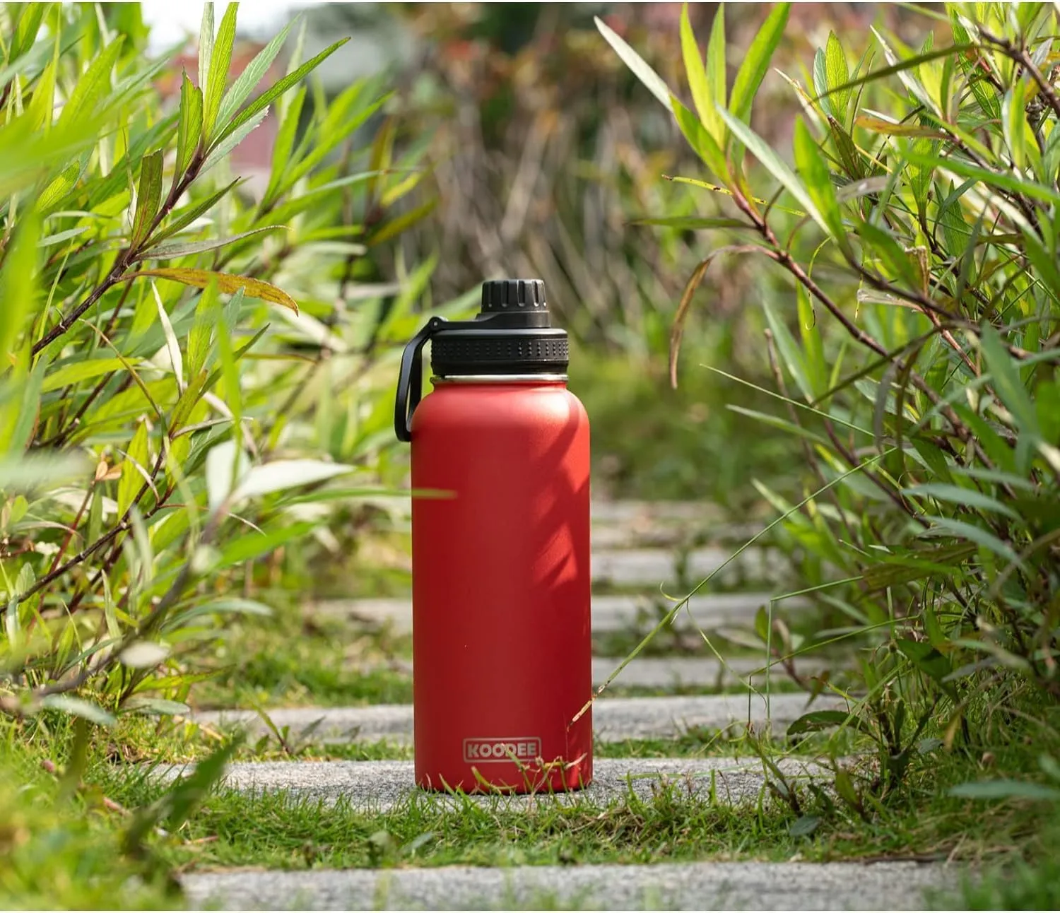 koodee Insulated Water Bottle, 32oz Stainless Steel Double Wall Vacuum Wide Mouth Sport Bottle with Leakproof Spout Lid (Canyon Red)