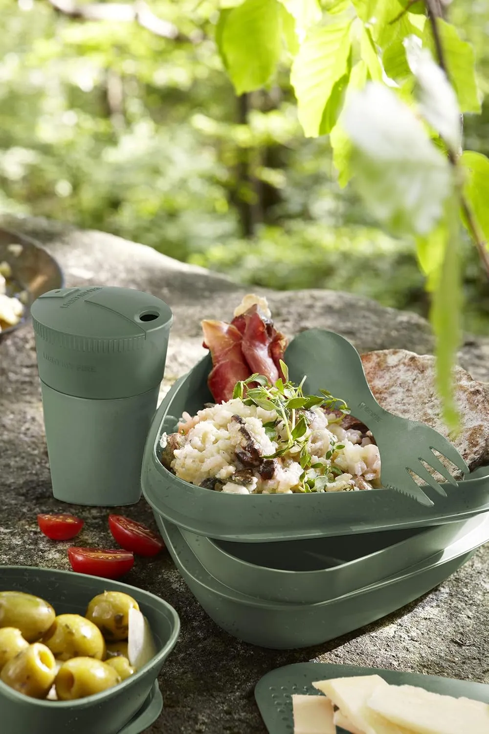 Light My Fire Camping Mess Kit - 8 pcs Mess Kit for Camping 1 Person - Reusable Camping Plates and Utensils - BPA Free Lunch Box to Go with Cutlery - Camping Dishes/Hiking Mess Kit/Bento Box