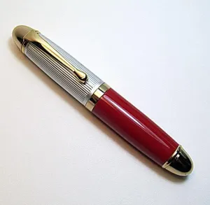 Perfume Atomizer In Pen shape Travel Size Perfume refillable with Leakage proof atomizer spray pump.