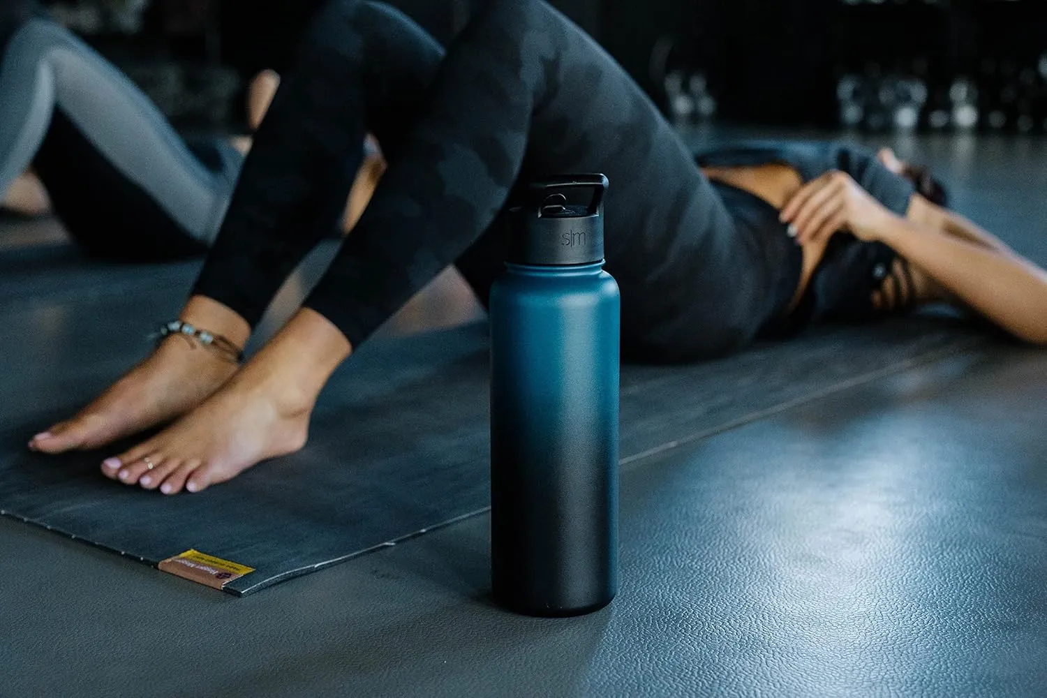 Simple Modern Water Bottle with Straw, Handle, and Chug Lid Vacuum Insulated Stainless Steel Thermos Bottles | Large Leak Proof BPA-Free Sports Flask | Summit Collection | 40oz, Sea Glass Sage