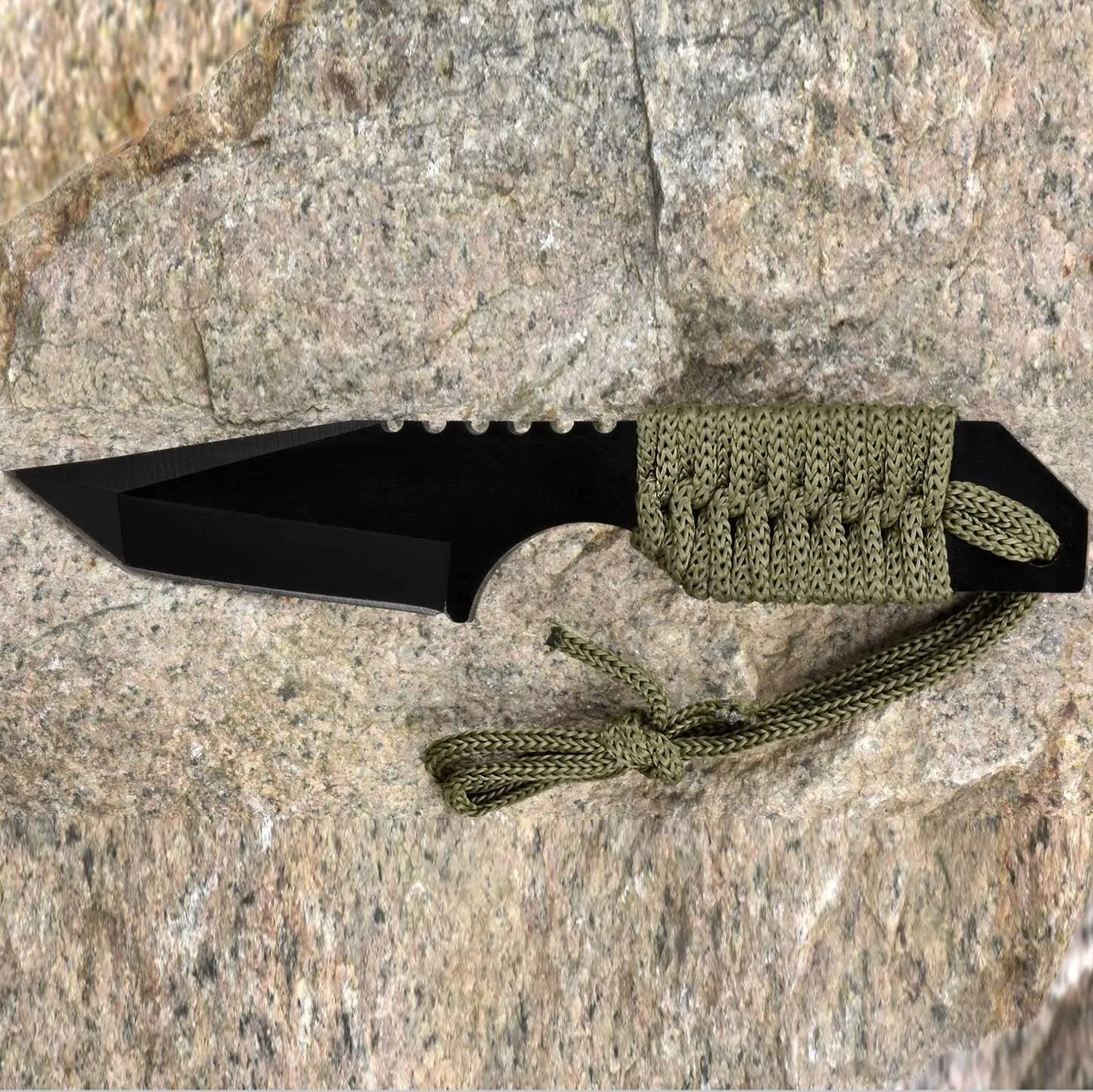Tactical Knife With Fire Starter